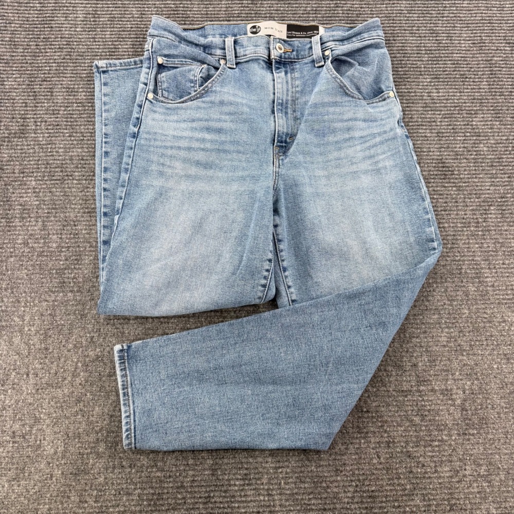 Levi's SilverTab Womens 31 Light Wash Blue High Rise Mom Jeans Denim